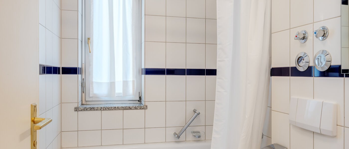 apartment München Haidhausen 01 bathroom 1562