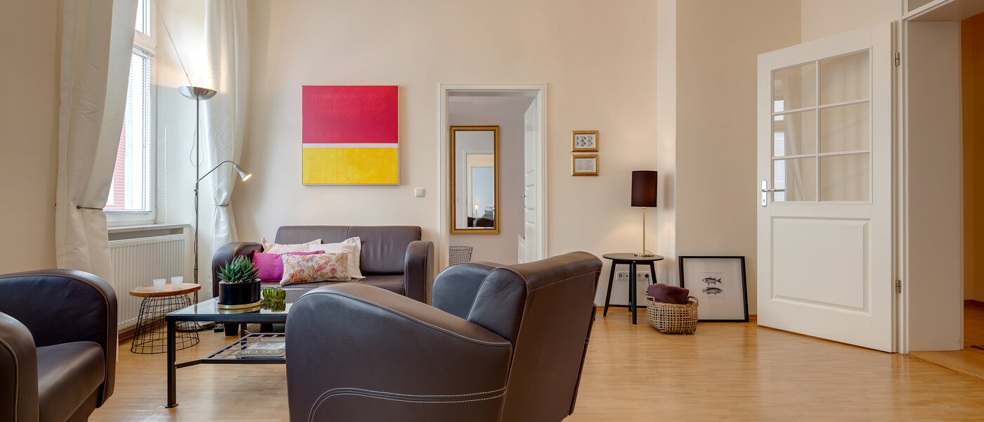 apartment München Gärtnerplatzviertel 04 living room 1590