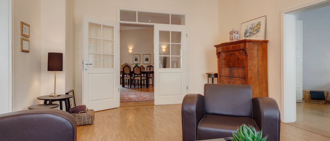 apartment München Gärtnerplatzviertel 05 living room 1590