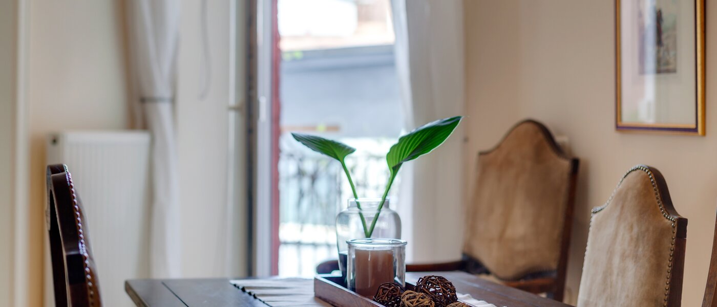 apartment München Gärtnerplatzviertel 01 dining 1590