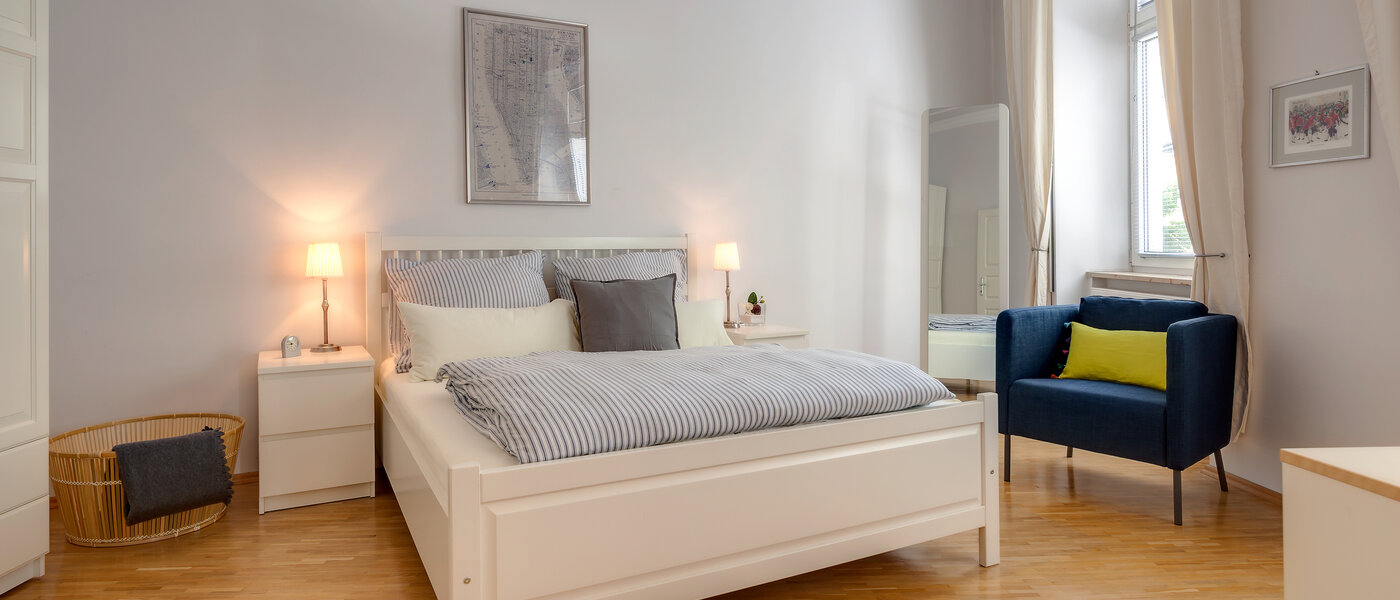 apartment München Gärtnerplatzviertel 01 sleeping area 1590