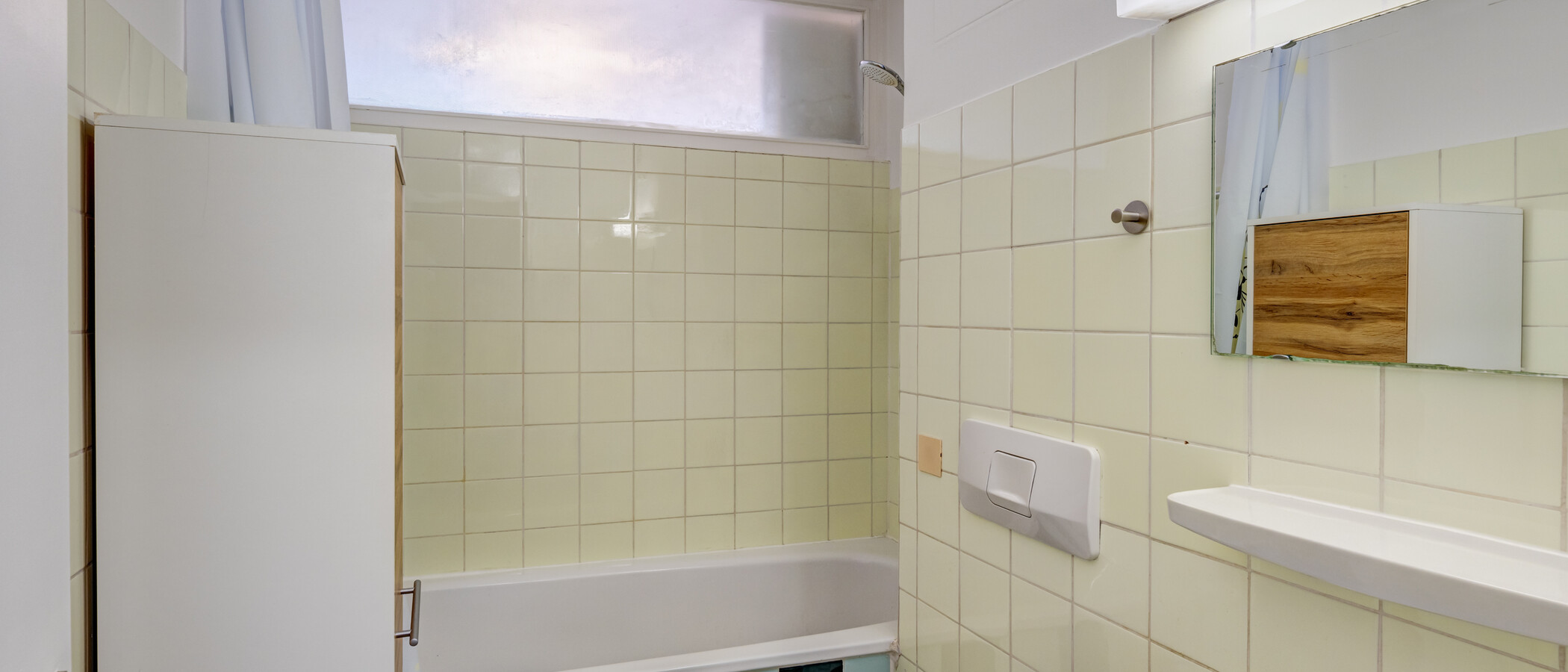 apartment München Schwabing-West 01 bathroom 1632