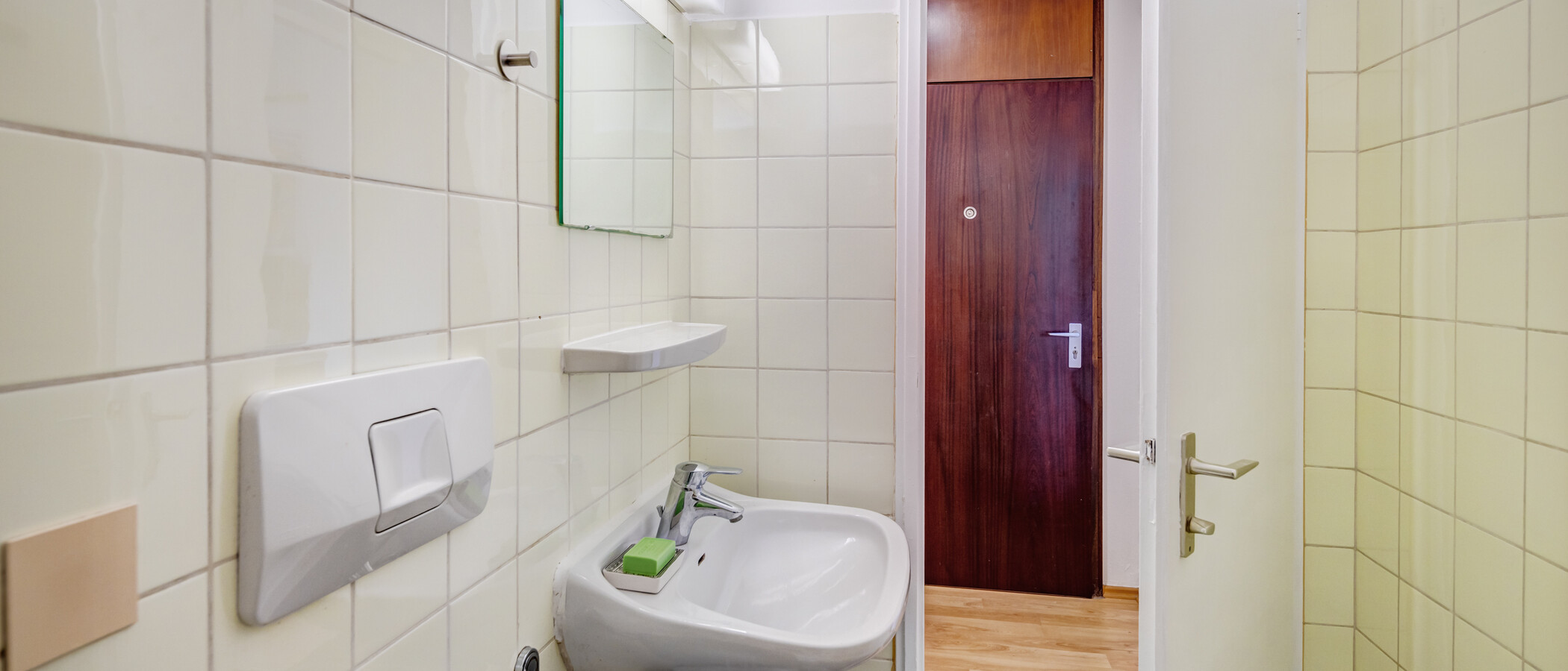 apartment München Schwabing-West 02 bathroom 1632
