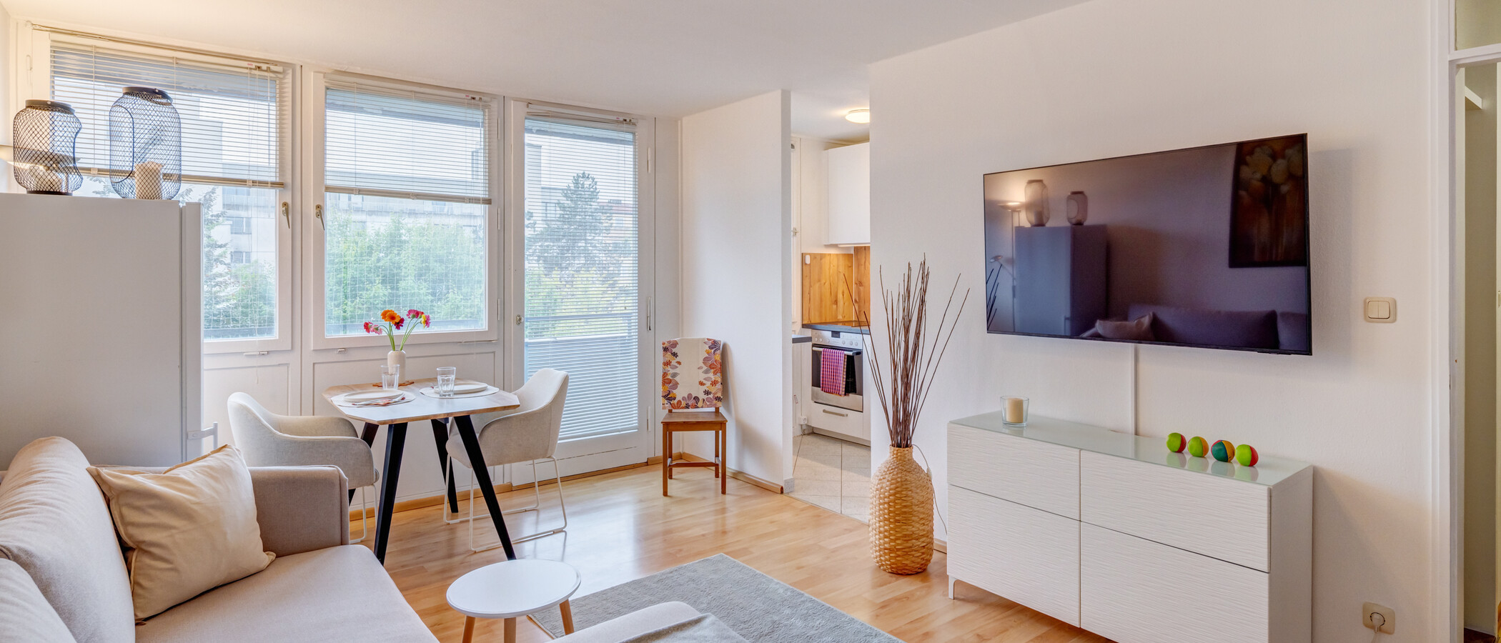 apartment München Schwabing-West 02 living area 1632