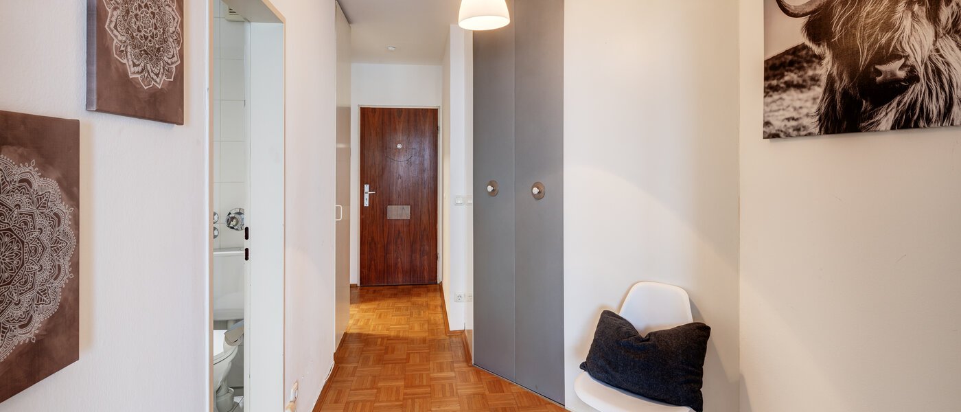 apartment München Schwabing (links der Leopoldstraße) 01 hall 1660