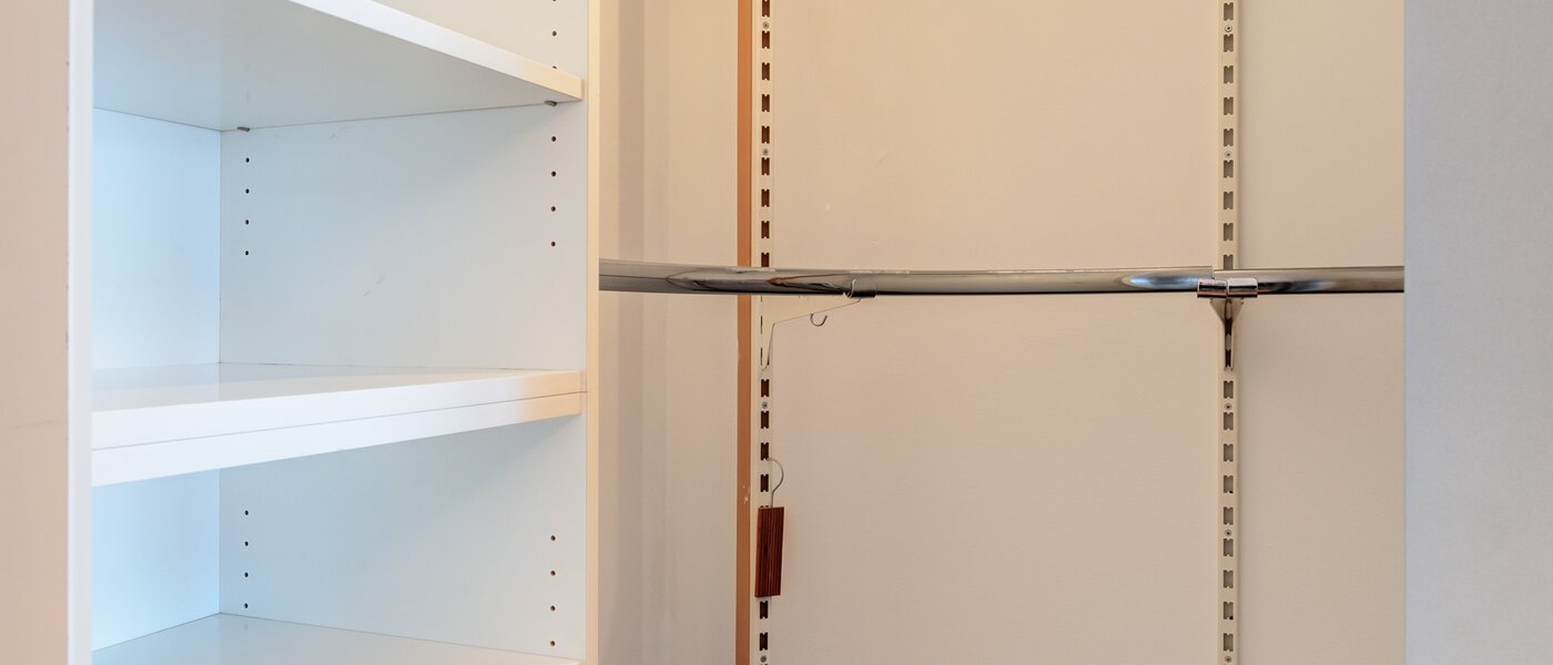 apartment München Schwabing (links der Leopoldstraße) 01 Walk-in closet 1660