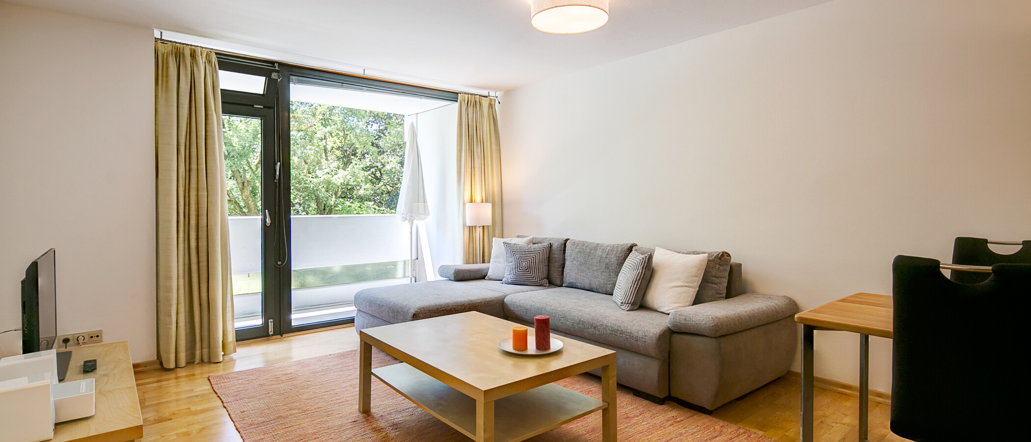 apartment München Schwabing-Nord (zw. Belgrad- & Leopoldstraße) 02 living room 1675
