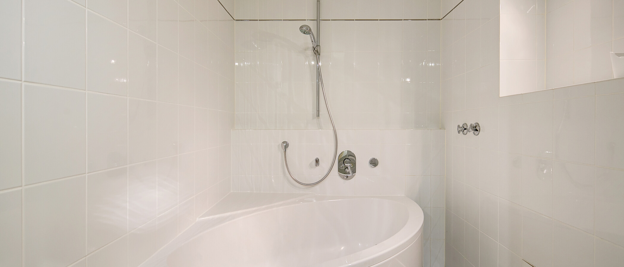 apartment München Schwabing-Nord (zw. Belgrad- & Leopoldstraße) 01 bathroom 1675
