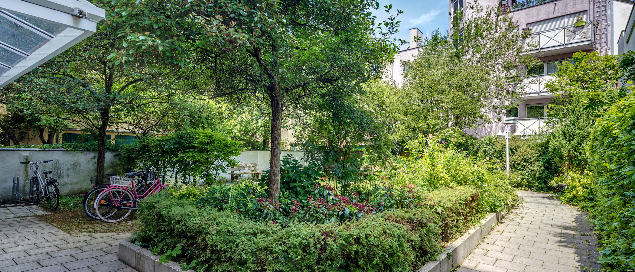 apartment München Maxvorstadt - Westen 02 inner courtyard  1681