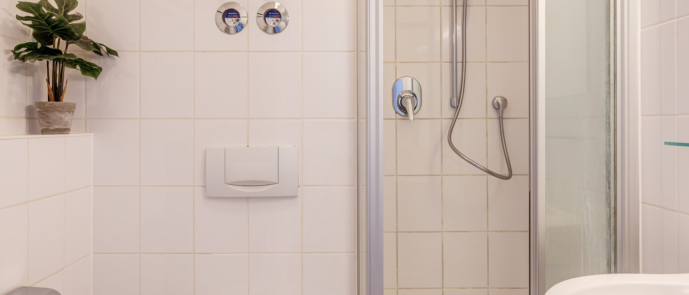 studio München Schwabing (rechts der Leopoldstraße) 01 bathroom 1782