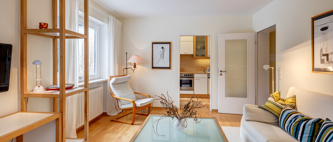 apartment Grünwald 04 living room 1794