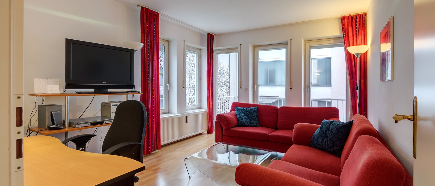 apartment München Berg am Laim 01 living room 1827