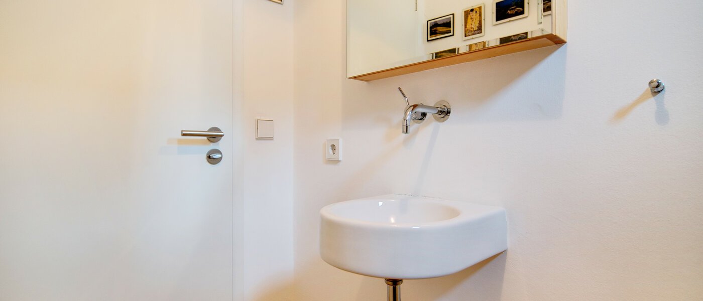 apartment München Großhadern 02 separate toilet 2051