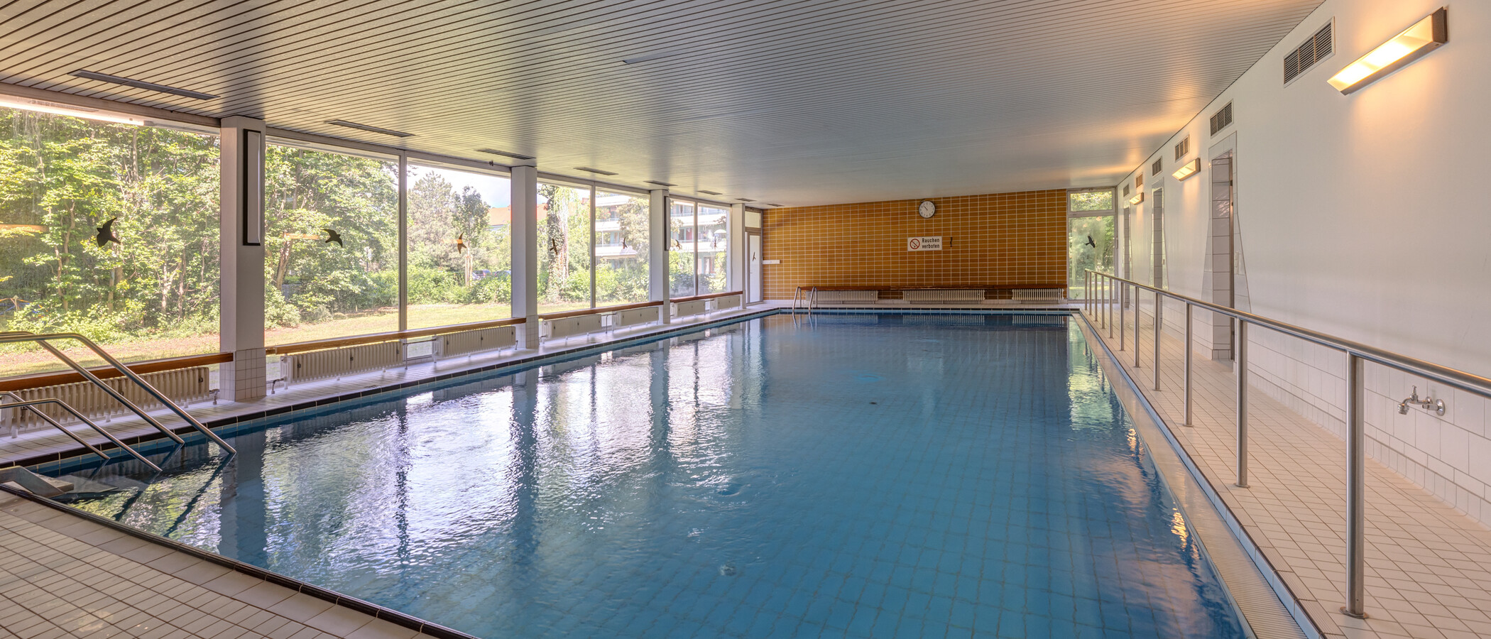 apartment München Mittersendling 01 pool 2140