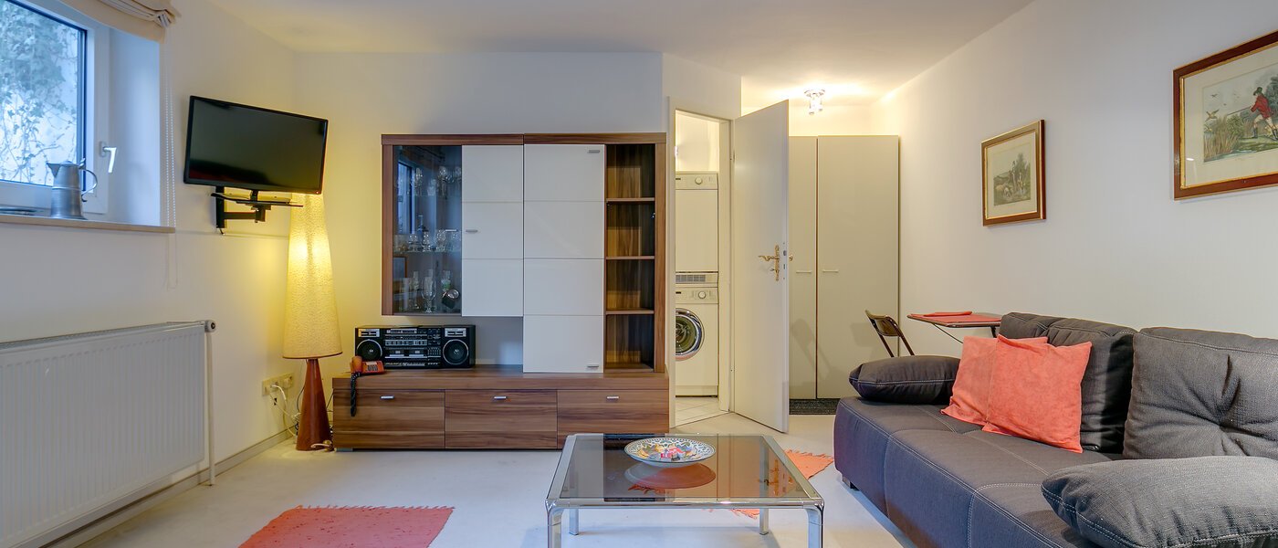 basement apartment Pullach im Isartal 04 living room 2191