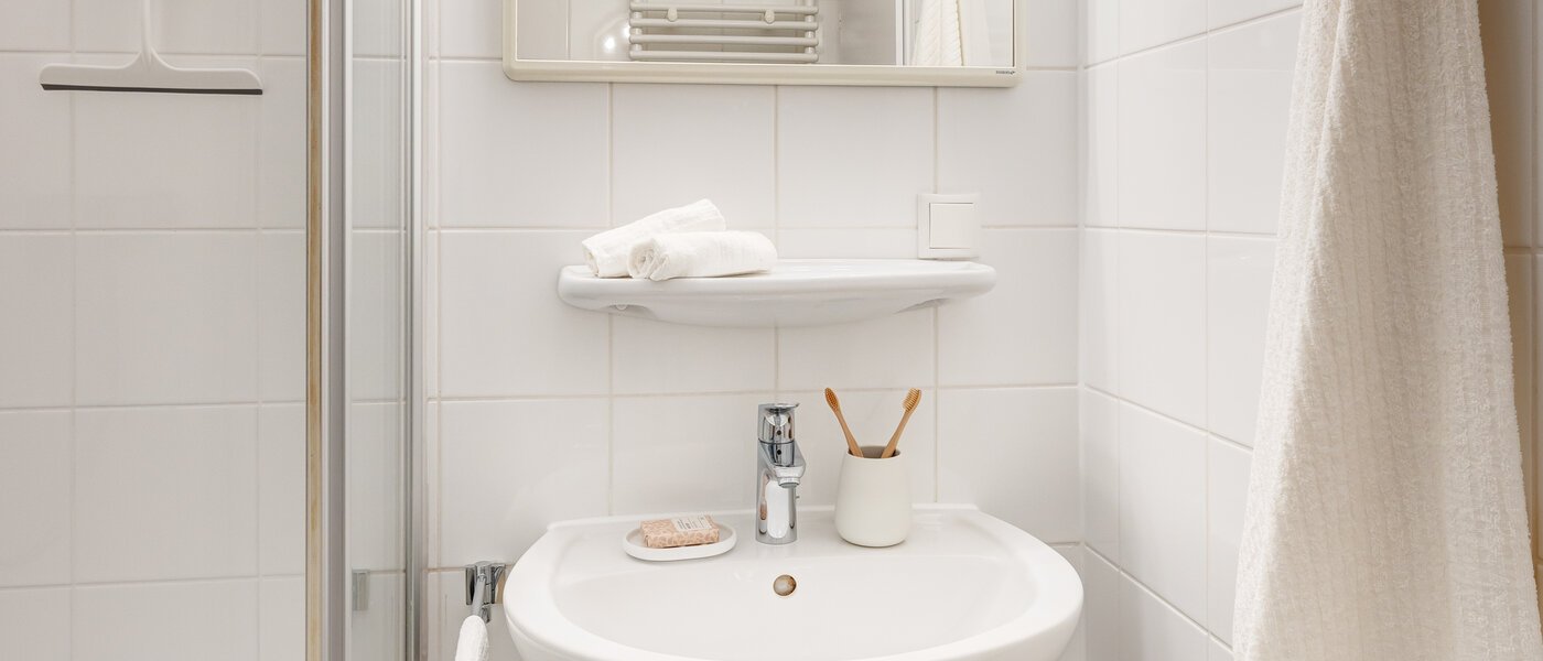 studio München Schwabing-Nord (zw. Leopoldstraße & Englischen Garten) 02 bathroom 2242