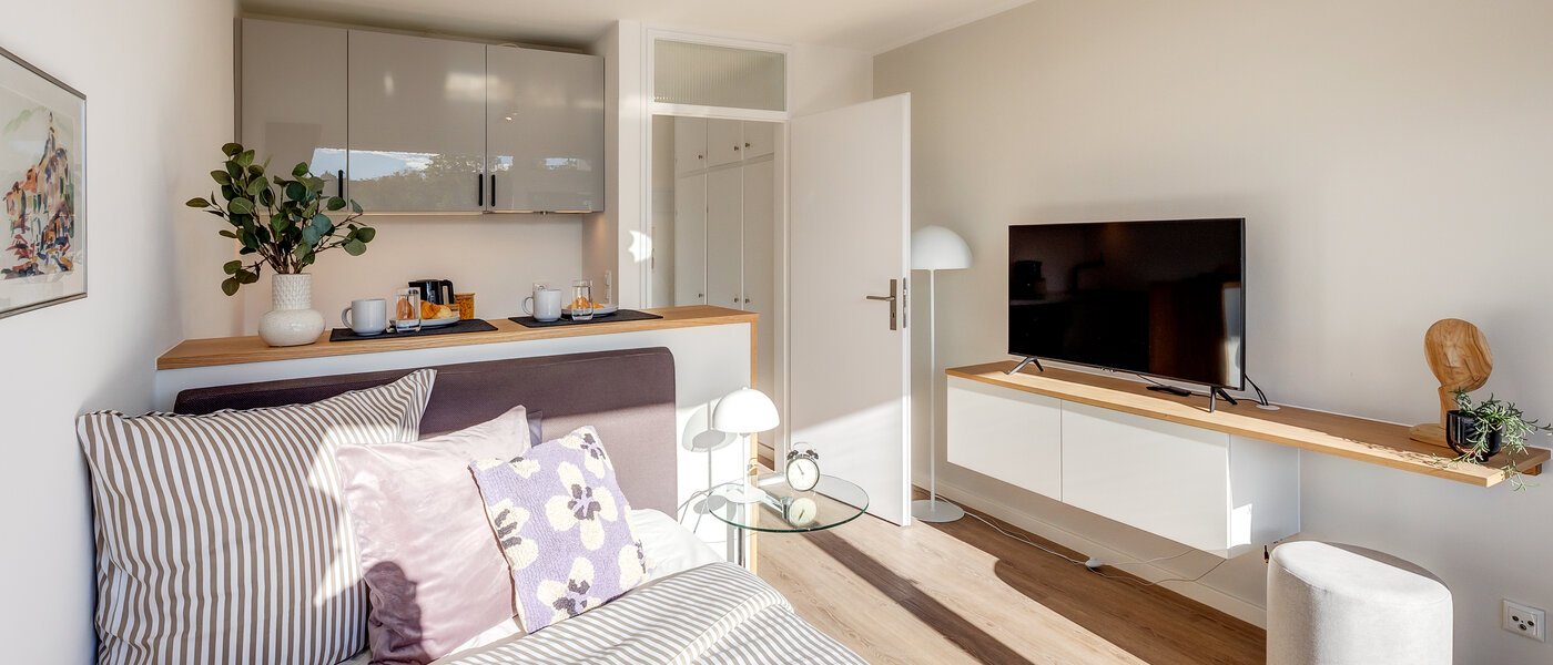 studio München Schwabing-Nord (zw. Leopoldstraße & Englischen Garten) 02 living area 2242