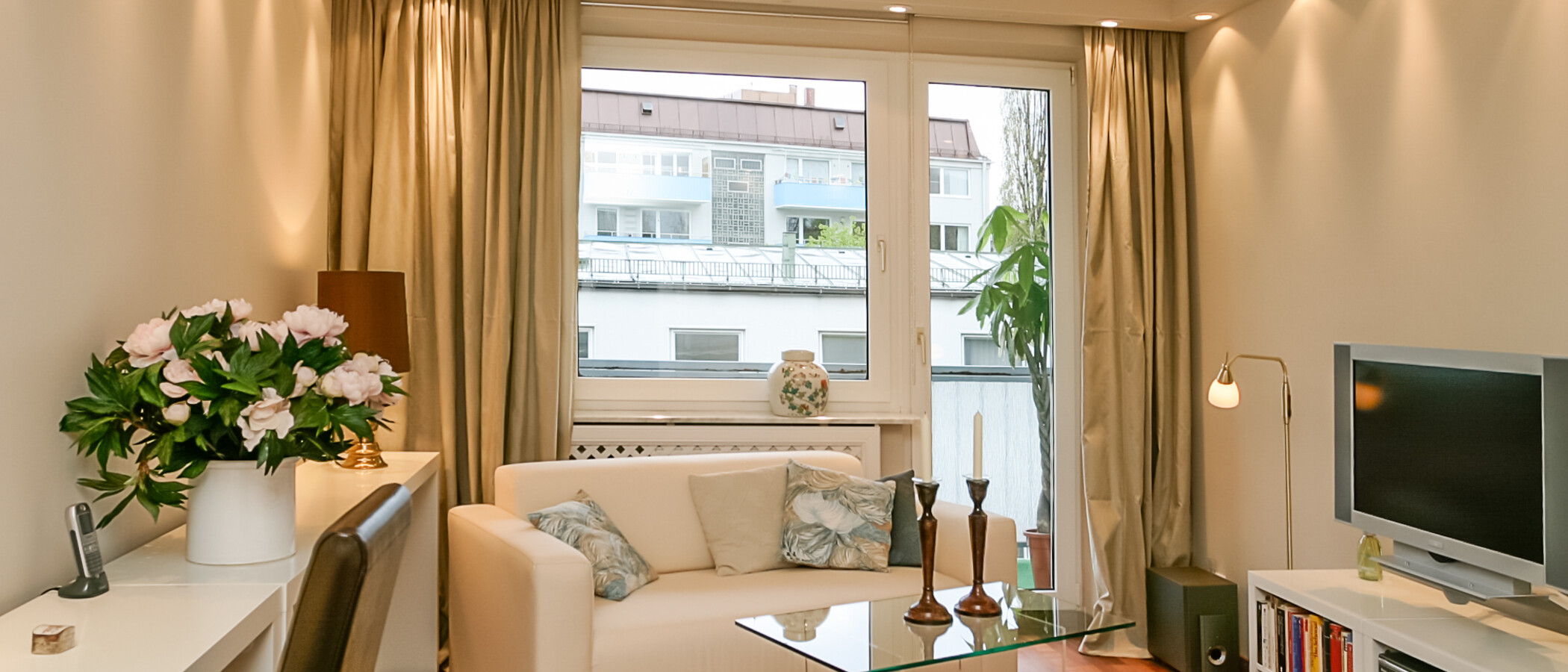 studio München Schwabing (links der Leopoldstraße) 01 living room 2333