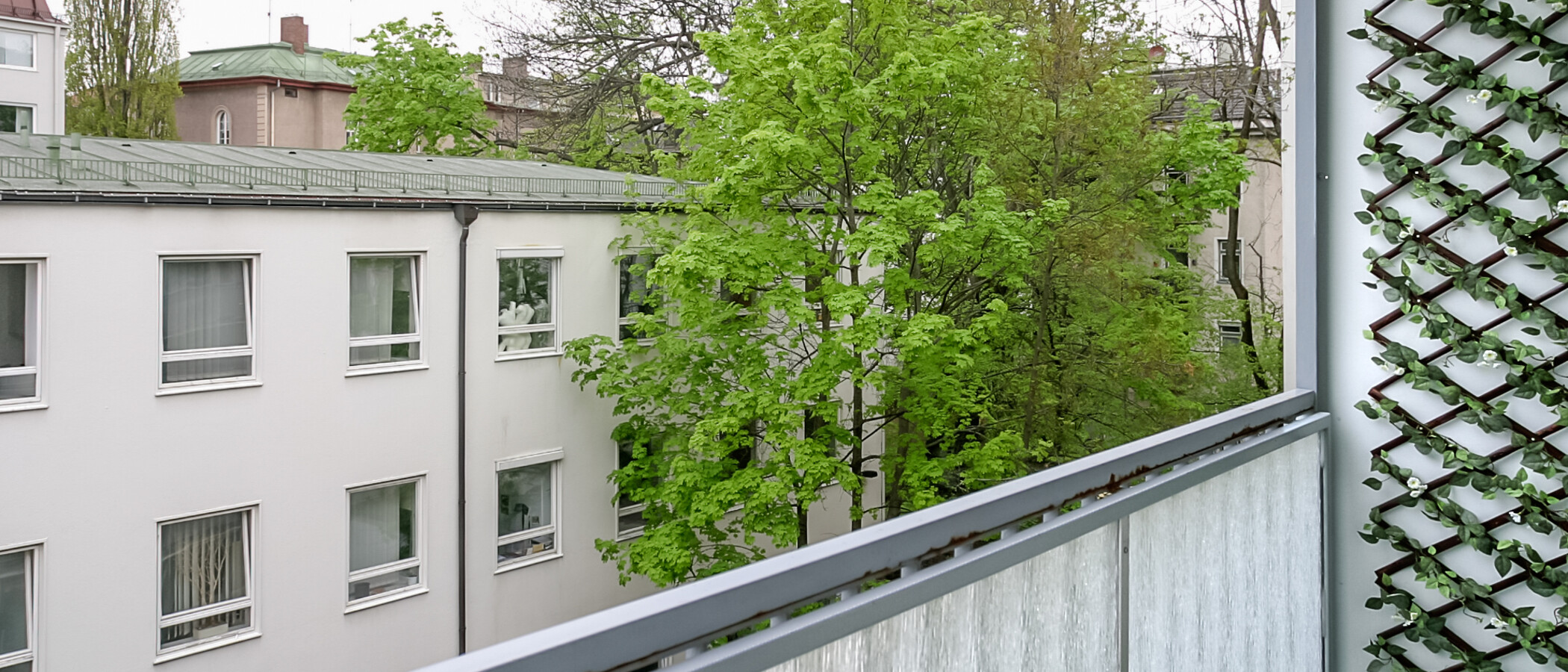 studio München Schwabing (links der Leopoldstraße) 03 balcony 2333