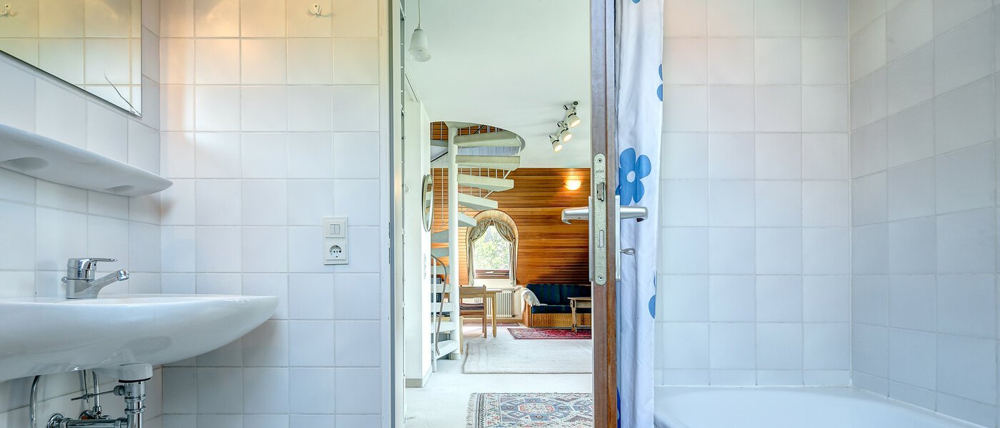 gallery apartment  München Nymphenburg 03 bathroom 2387