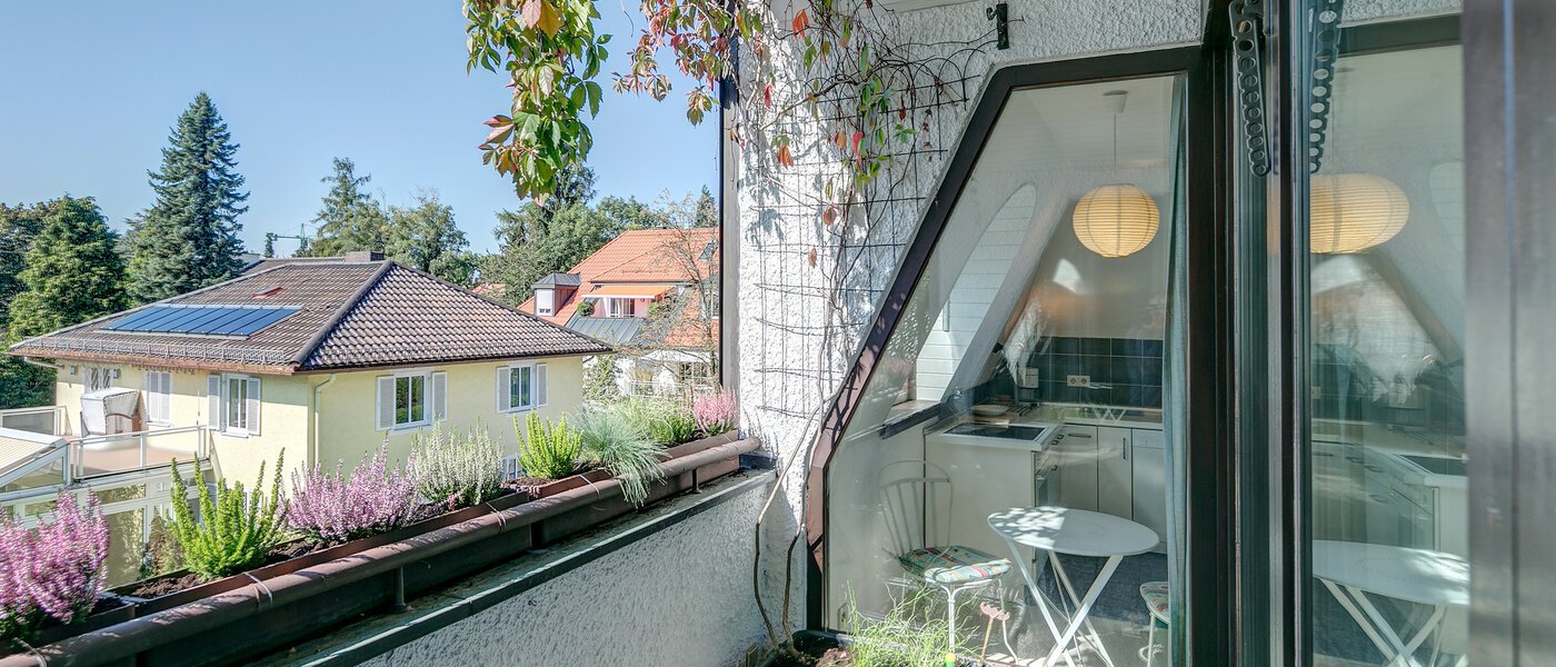 gallery apartment  München Nymphenburg 01 balcony 2387