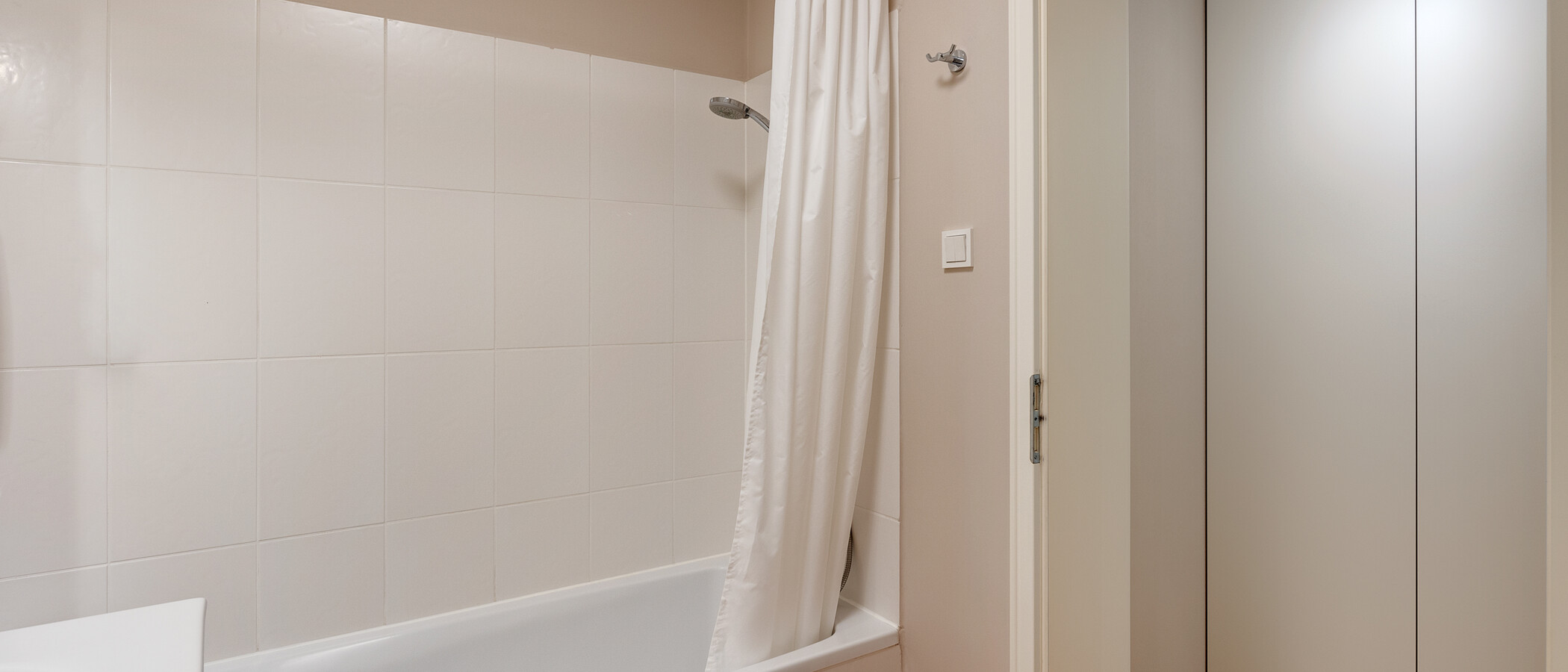 apartment München Schwabing (links der Leopoldstraße) 03 bathroom 2407