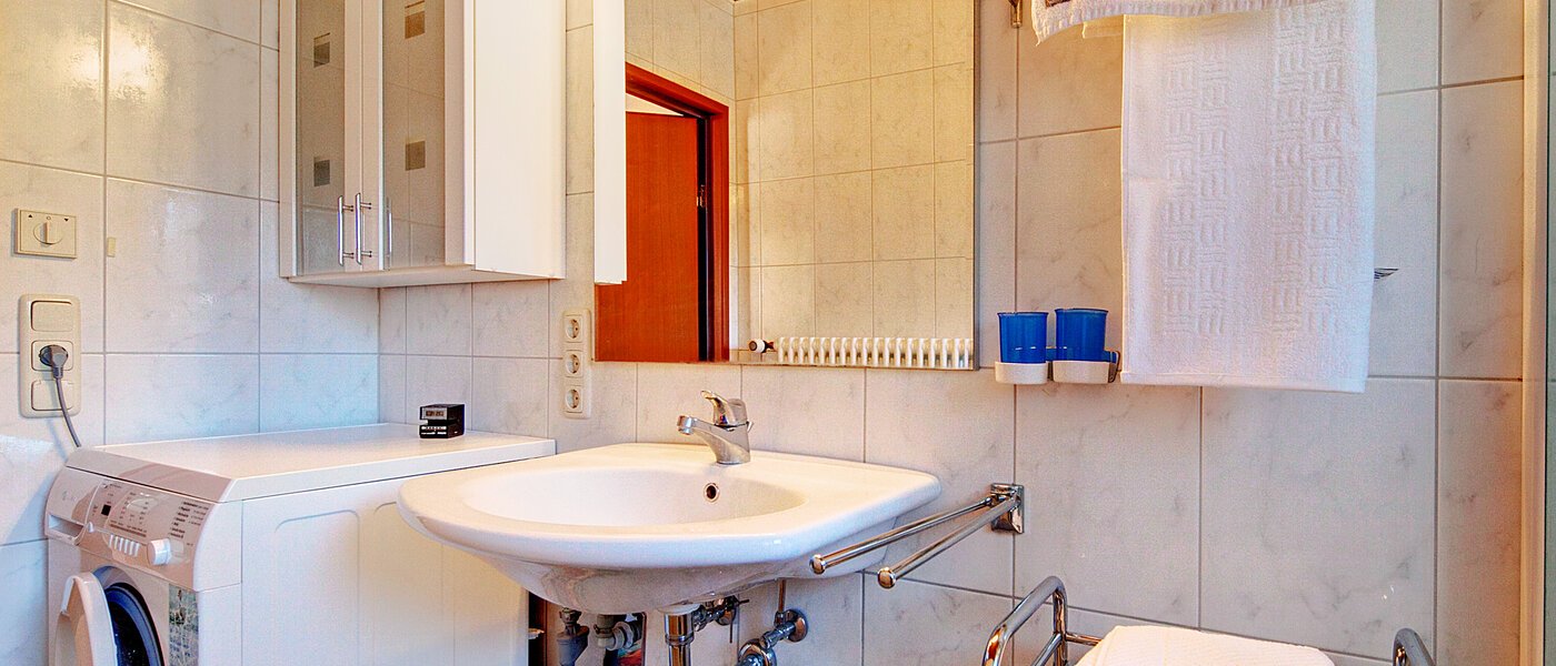 apartment München Solln 02 bathroom 2453