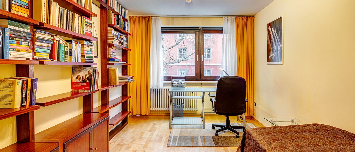 apartment München Sendling 01 Workspace/Guestroom 256
