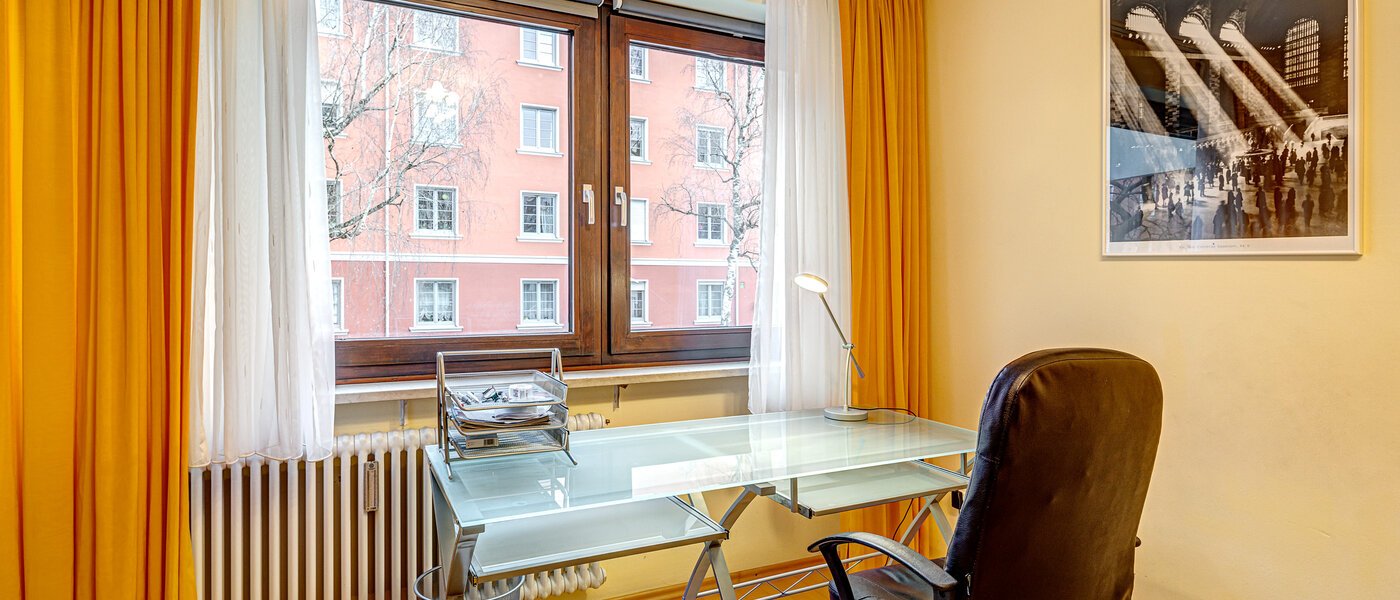 apartment München Sendling 02 Workspace/Guestroom 256