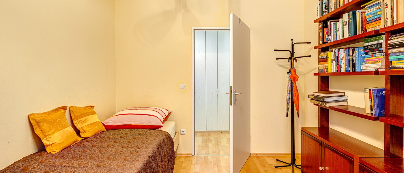 apartment München Sendling 03 Workspace/Guestroom 256