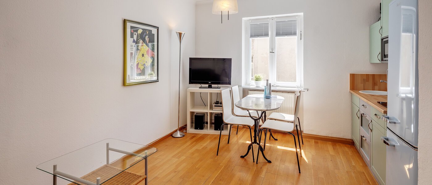 apartment München Schwabing-West (rund um den Hohenzollernplatz) 02 living area 2568