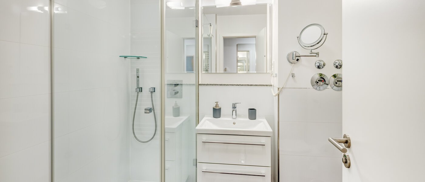 apartment München Harlaching 01 bathroom 2673