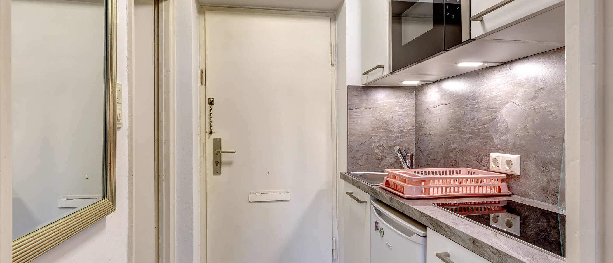 studio München Neuhausen 01 kitchen 2682