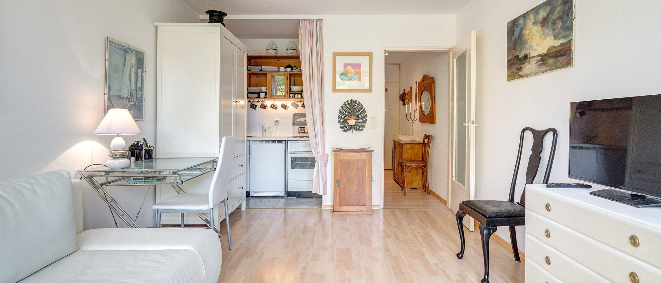 studio München Schwabing (links der Leopoldstraße) 04 living room 2684