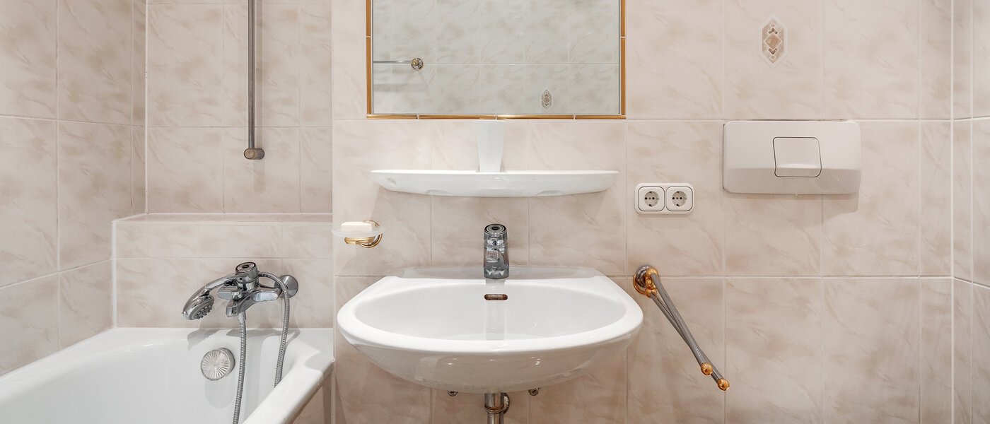 apartment München Schwabing (rechts der Leopoldstraße) 01 bathroom 2699