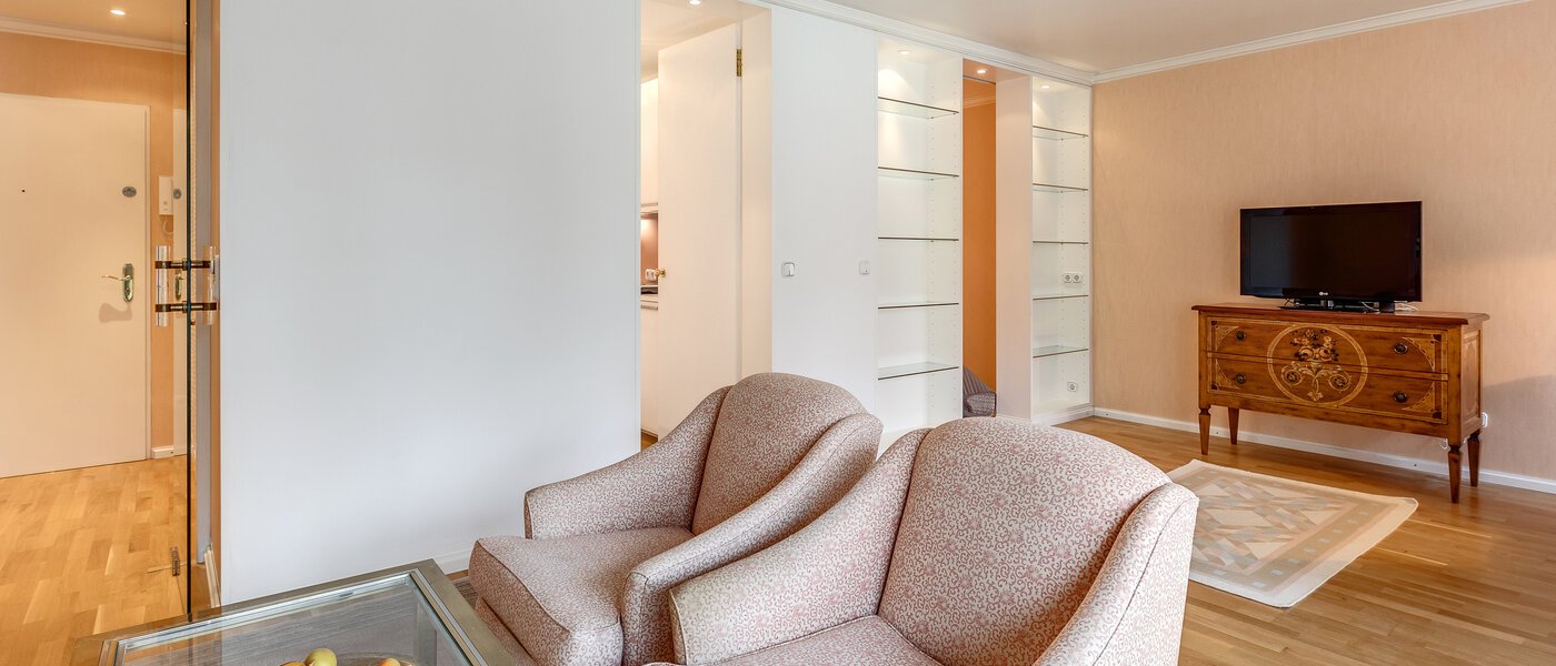 apartment München Schwabing (rechts der Leopoldstraße) 03 living area 2699