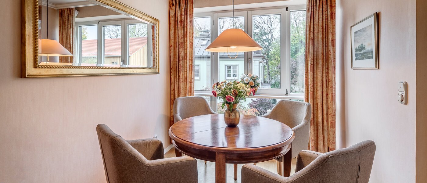 apartment München Schwabing (rechts der Leopoldstraße) 01 dining area 2699
