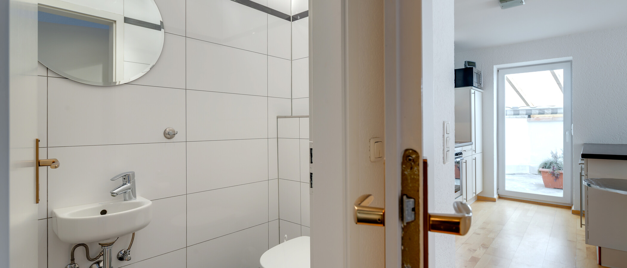 roof terrace apartment München Lehel 01 guest toilet 2849