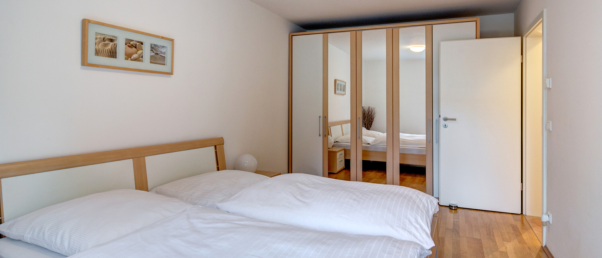 apartment München Schwabing-Nord (zw. Belgrad- & Leopoldstraße) 03 sleeping area 3015