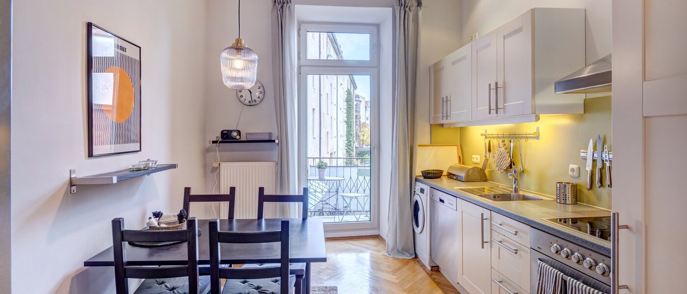 apartment München Gärtnerplatzviertel 01 kitchen 3036