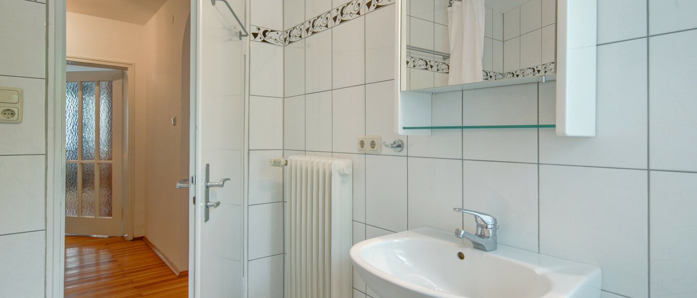 apartment München Schwabing-Nord (zw. Leopoldstraße & Englischen Garten) 02 bathroom 3091