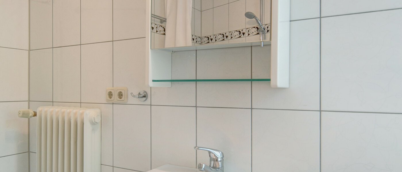 apartment München Schwabing-Nord (zw. Leopoldstraße & Englischen Garten) 04 bathroom 3091