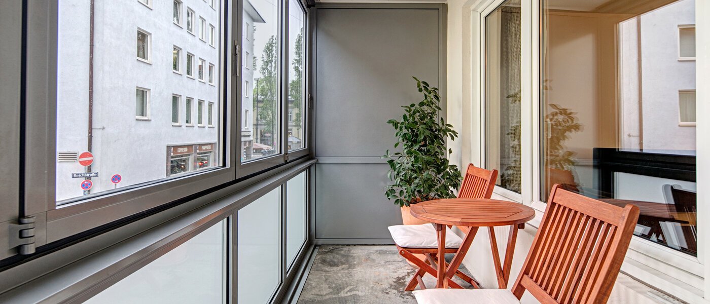 apartment München Schwabing-Nord (zw. Leopoldstraße & Englischen Garten) 01 balcony 3091