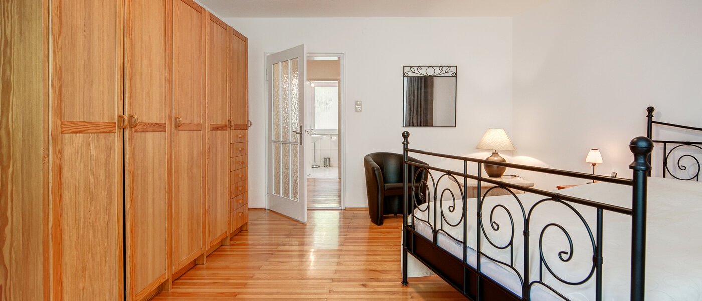 apartment München Schwabing-Nord (zw. Leopoldstraße & Englischen Garten) 05 sleeping area 3091