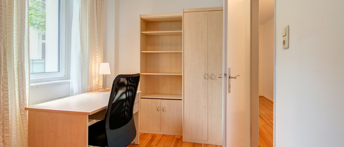 apartment München Schwabing-Nord (zw. Leopoldstraße & Englischen Garten) 01 Workspace/Guestroom 3091