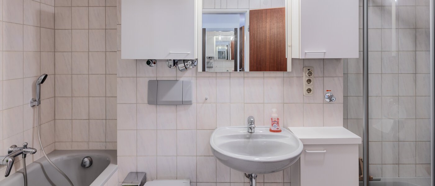 apartment München Harlaching 01 bathroom 3096