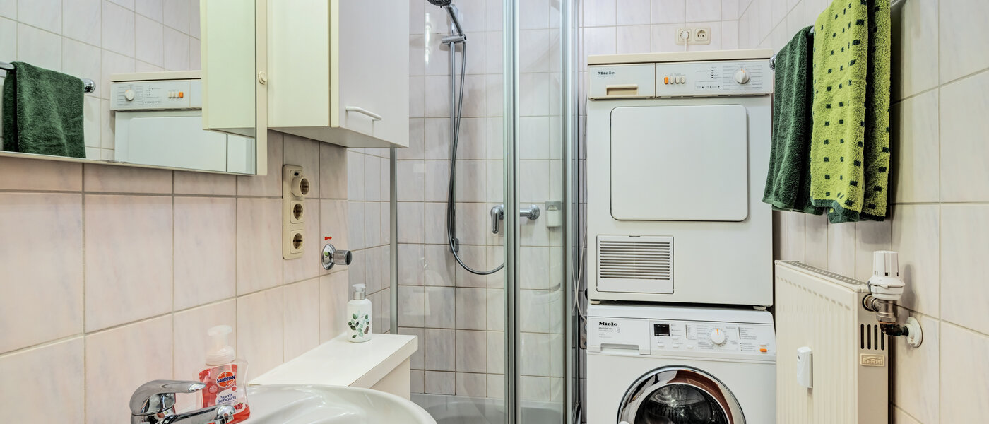 apartment München Harlaching 01 bathroom 3096