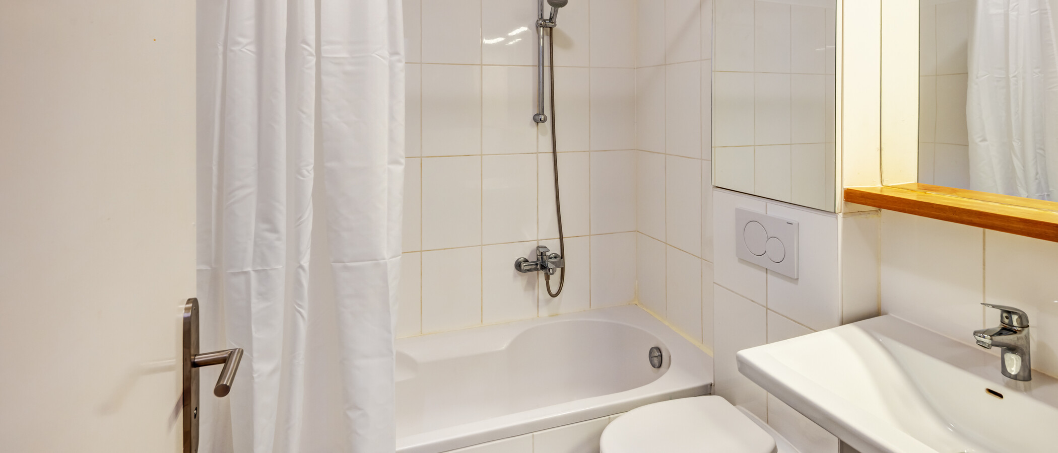 apartment München Glockenbachviertel 01 bathroom 3097
