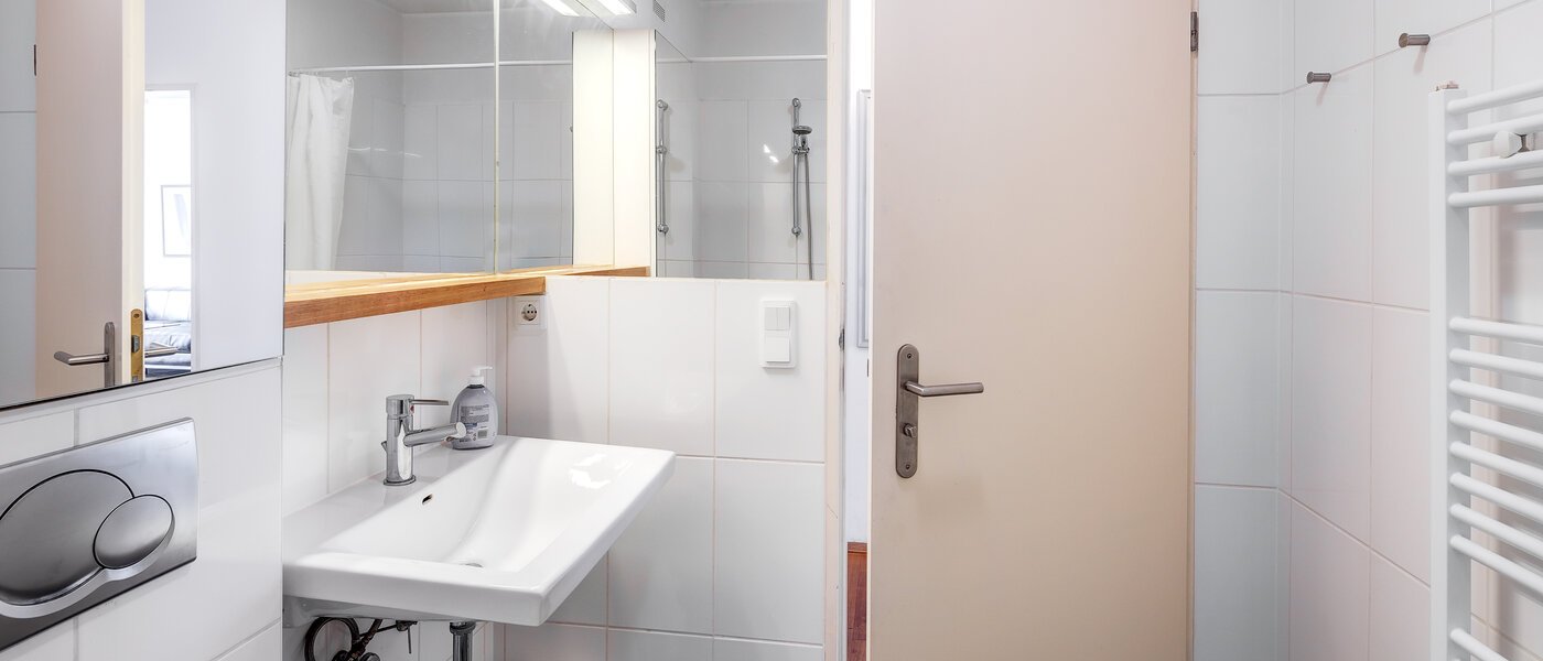 apartment München Glockenbachviertel 02 bathroom 3097