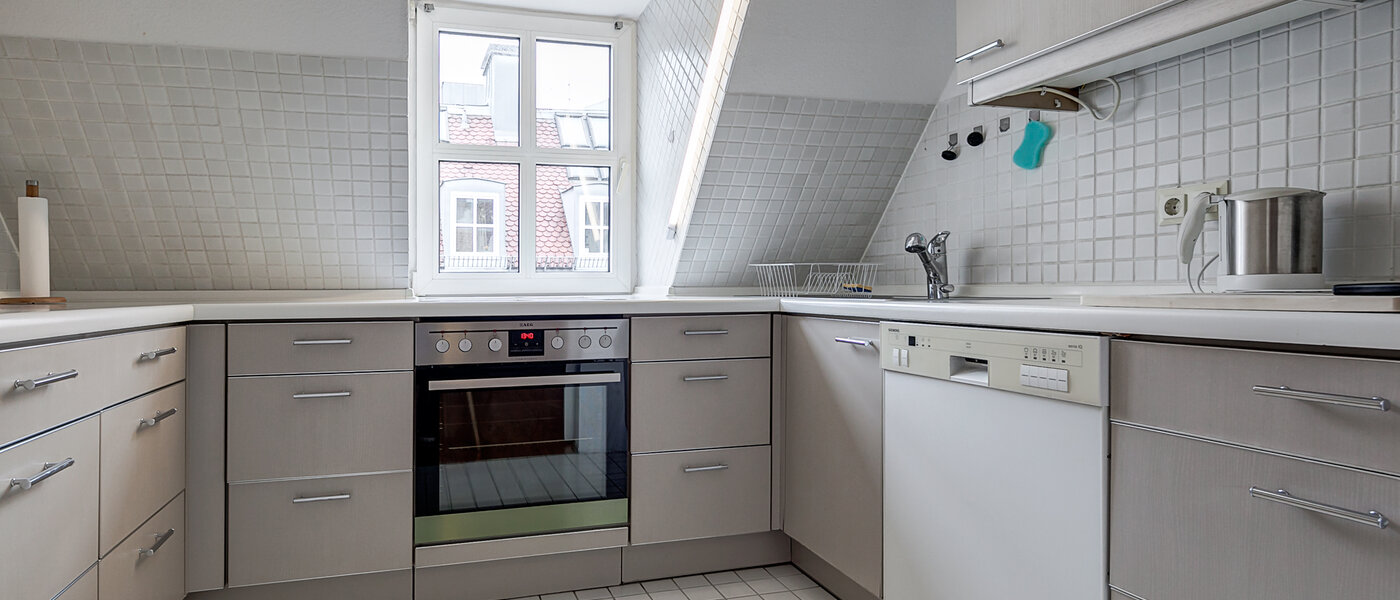 attic apartment München Zentrum 02 kitchen 3130